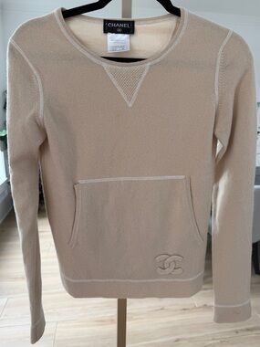 CHANEL Cashmere Knit Sweater Top Beige CC Logo | Size 36 | P40881K03078